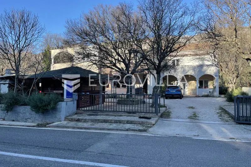Starigrad, Tribanj, spacious house with sea views and six apartments – 2