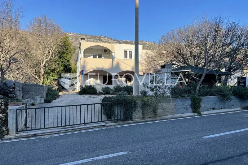 Starigrad, Tribanj, spacious house with sea views and six apartments – 3