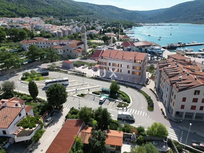 ISOLA DI CHERSO, CITTÀ DI CHERSO - splendido edificio nuovo in posizione privilegiata, proprio nel centro, a 50 metri dal mare – 3