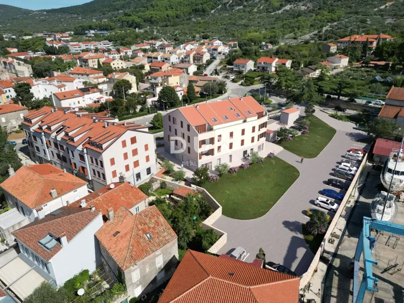 OSTROV CRES, MESTO CRES - vynikajúca novostavba na top mieste, priamo v centre 50 m od mora – 2