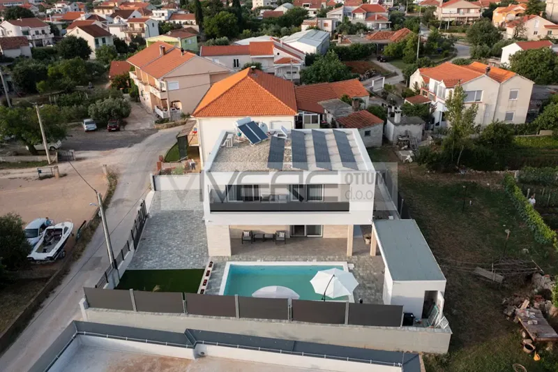Egyedülálló villa a tengerpart közelében – 2