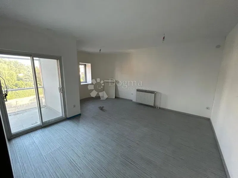 Locale commerciale Sopnica, Sesvete, 100m2 – 2