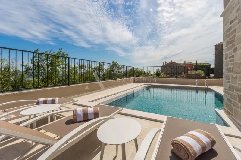Villa mit Pool und Panoramablick – Umgebung von Buje