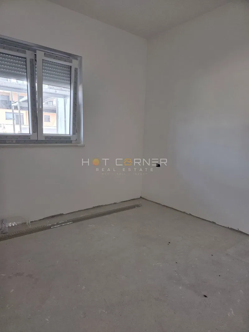 Pula Valmade – prostorno stanovanje z veliko teraso in parkiriščem, roh-bau, 96,7 m² – 2