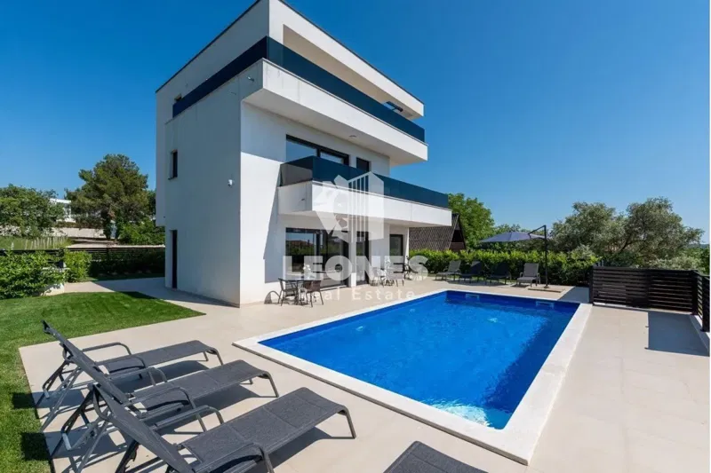 Modern villa with a pool and a view of the sea in Vabriga, near Poreč – 2