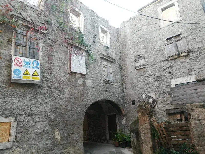 STRAORDINARIA OPPORTUNITÀ DI INVESTIMENTO NEL CUORE DI SENJ – 2