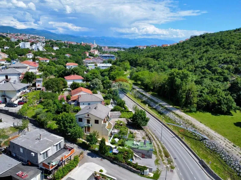 Novi Vinodolski – House with 3 Apartments and Garage – 3
