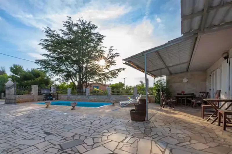 Attractive house in Banjole with a swimming pool and garden – 3