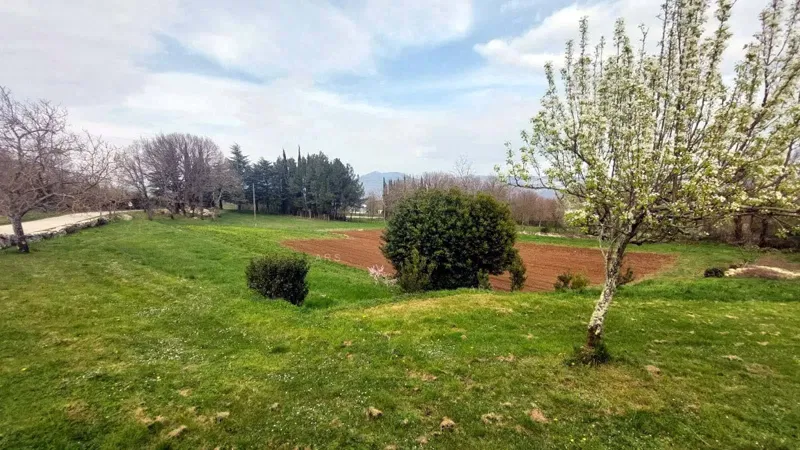 2 PARCELE OKRUŽENE PRIRODOM S ODLIČNIM PRISTUPOM