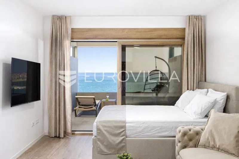 Pag, Povljana, 1st row to the sea, furnished studio, 45.93 m² – 2