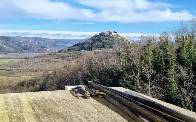 Motovun – kuća na mirnoj lokaciji s očaravajućim pogledom, 200 m² na okućnici 1.578 m² – 2