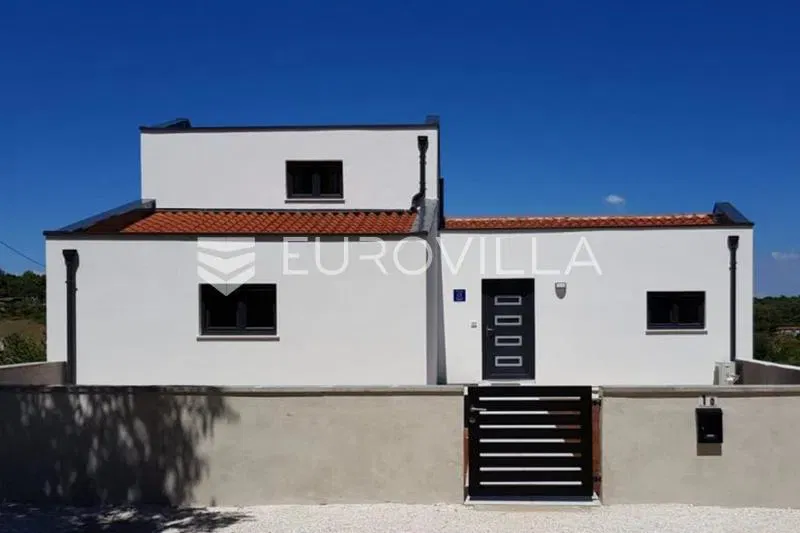 Istria, Pula, modern detached villa with a view of the greenery, a peaceful oasis – 2
