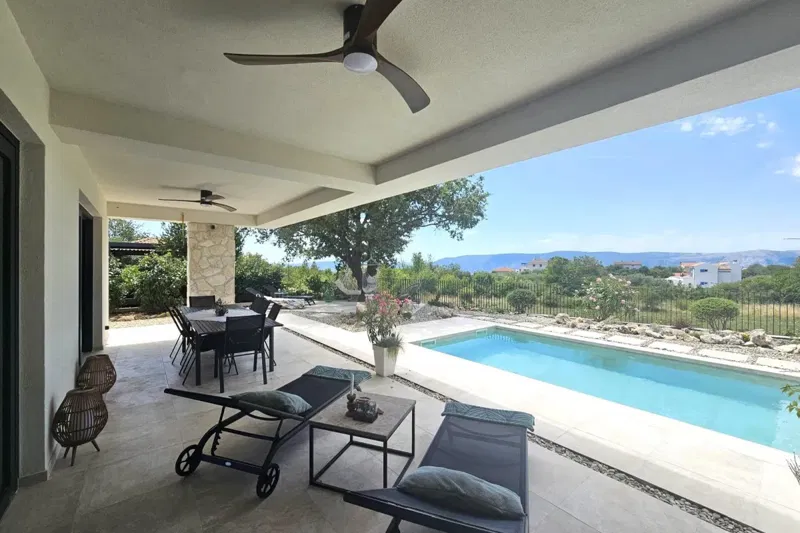 Modern villa with pool in a quiet location – 2