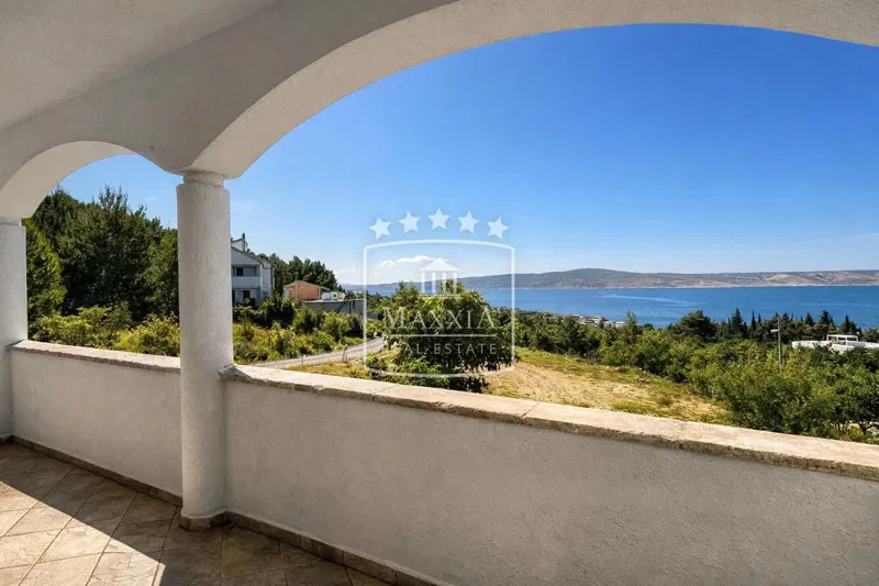 Starigrad – House with a large yard and open sea view! 369.000€ – 2
