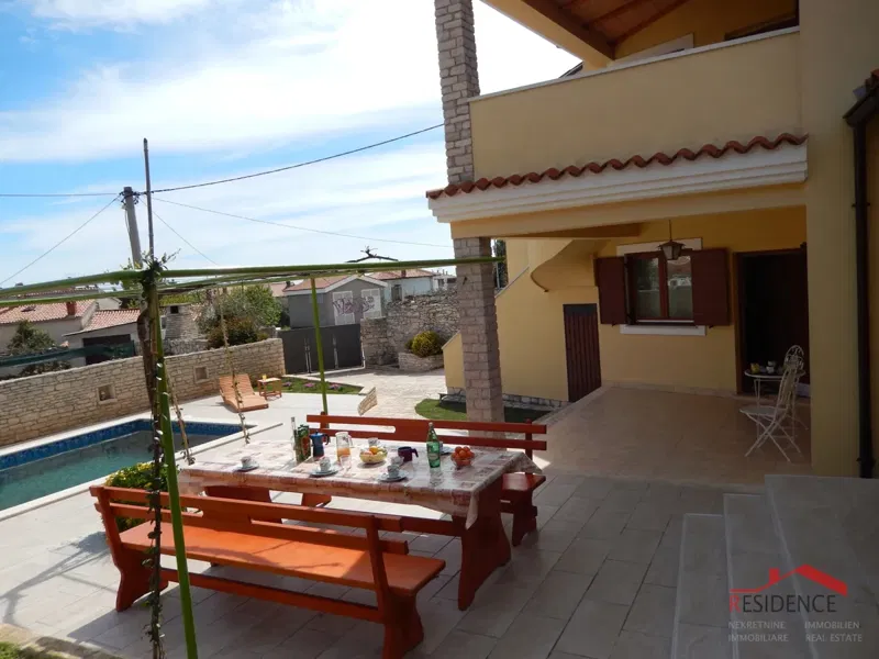 Bella casa vacanze con piscina a Ližnjan – 2