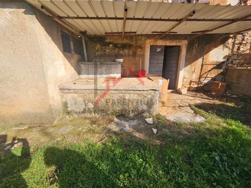 Steinhaus zur Renovierung – mit Meerblick – 3