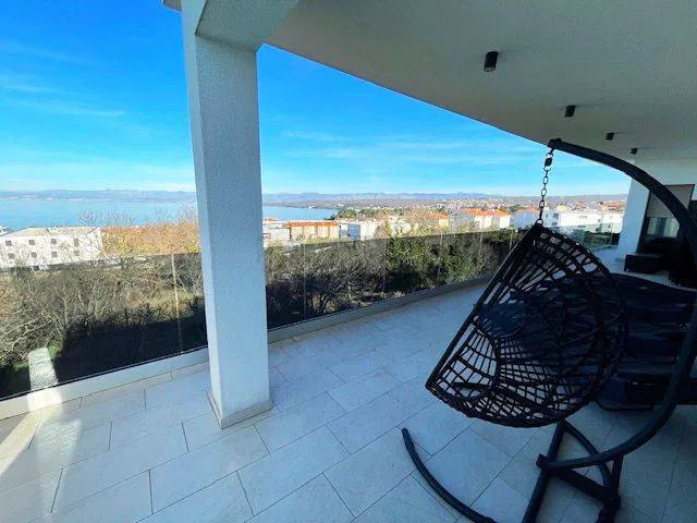 Luksuzni penthouse s krovnim bazenom i otvorenim pogledom na more! – 3