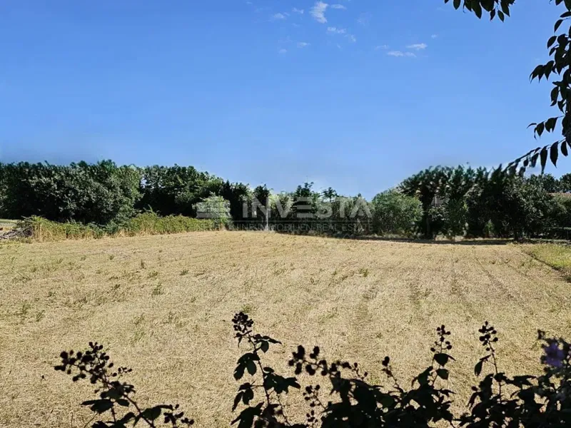 Vodnjan, vonzó építési telek 1056 m² – 2
