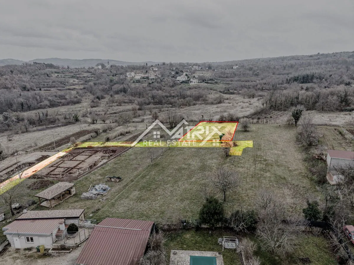 Motovun okolica, građevinsko zemljište 800 m² s pogledom