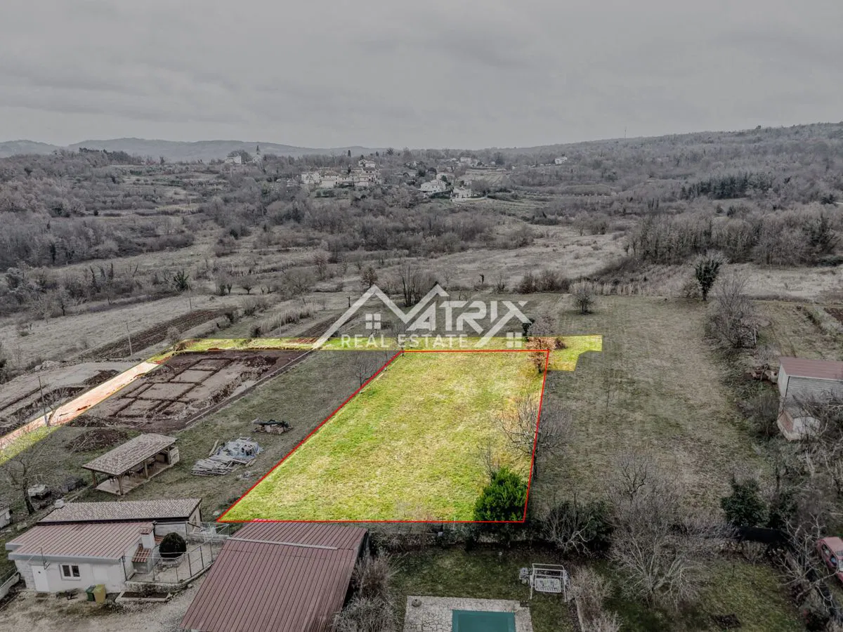Motovun okolica, građevinsko zemljište 1.095 m² s pogledom na Motovun