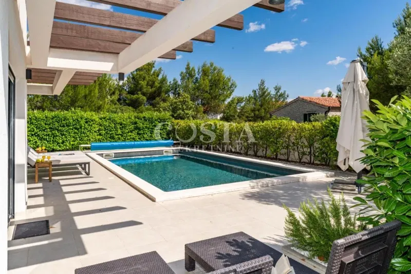 ZADAR, PRIDRAGA - Moderna vila s bazenom 250 m od mora