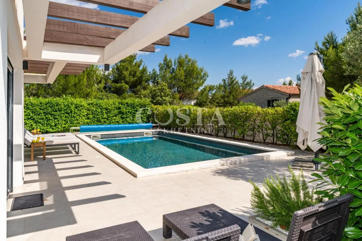 ZADAR, PRIDRAGA - Moderna vila s bazenom 250 m od mora