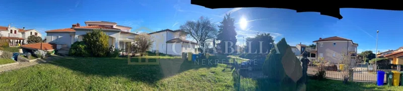 Umag – kuća idealna za obitelj ili investiciju, dva stana, garaža, podrum – 2