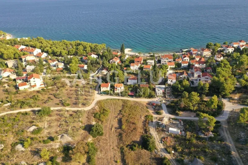 Brac, Sutivan - land with permit near the sea, 600 m2, FOR SALE – 3