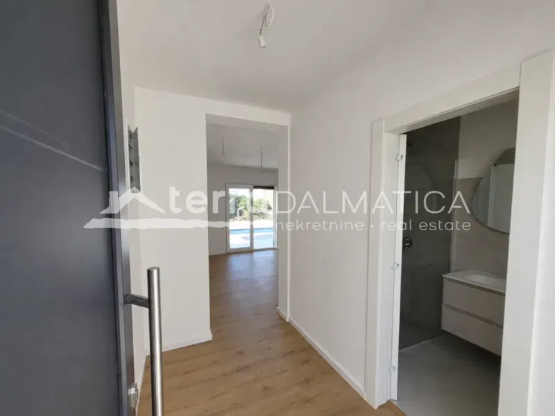 Semi-detached house with pool, garden and sea view - Vodice – 2