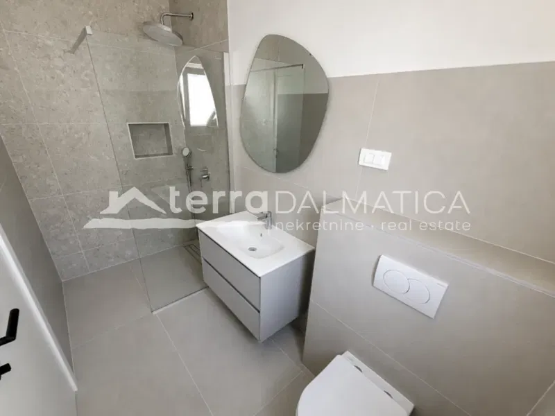 Semi-detached house with pool, garden and sea view - Vodice – 3