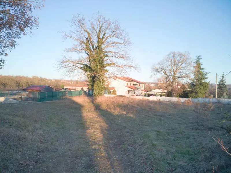 Terreno edificabile conveniente, ideale per costruire una casa per le vacanze o una casa di famiglia con un ampio giardino – 2