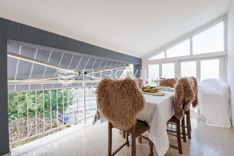 Istria, Pula, 3-Bedroom Apartment with Garden and Parking, 165 m² – 2