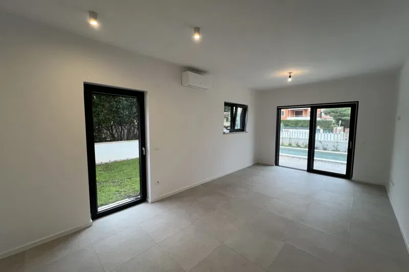 Ground-floor apartment with private pool, garden and functional layout – 2