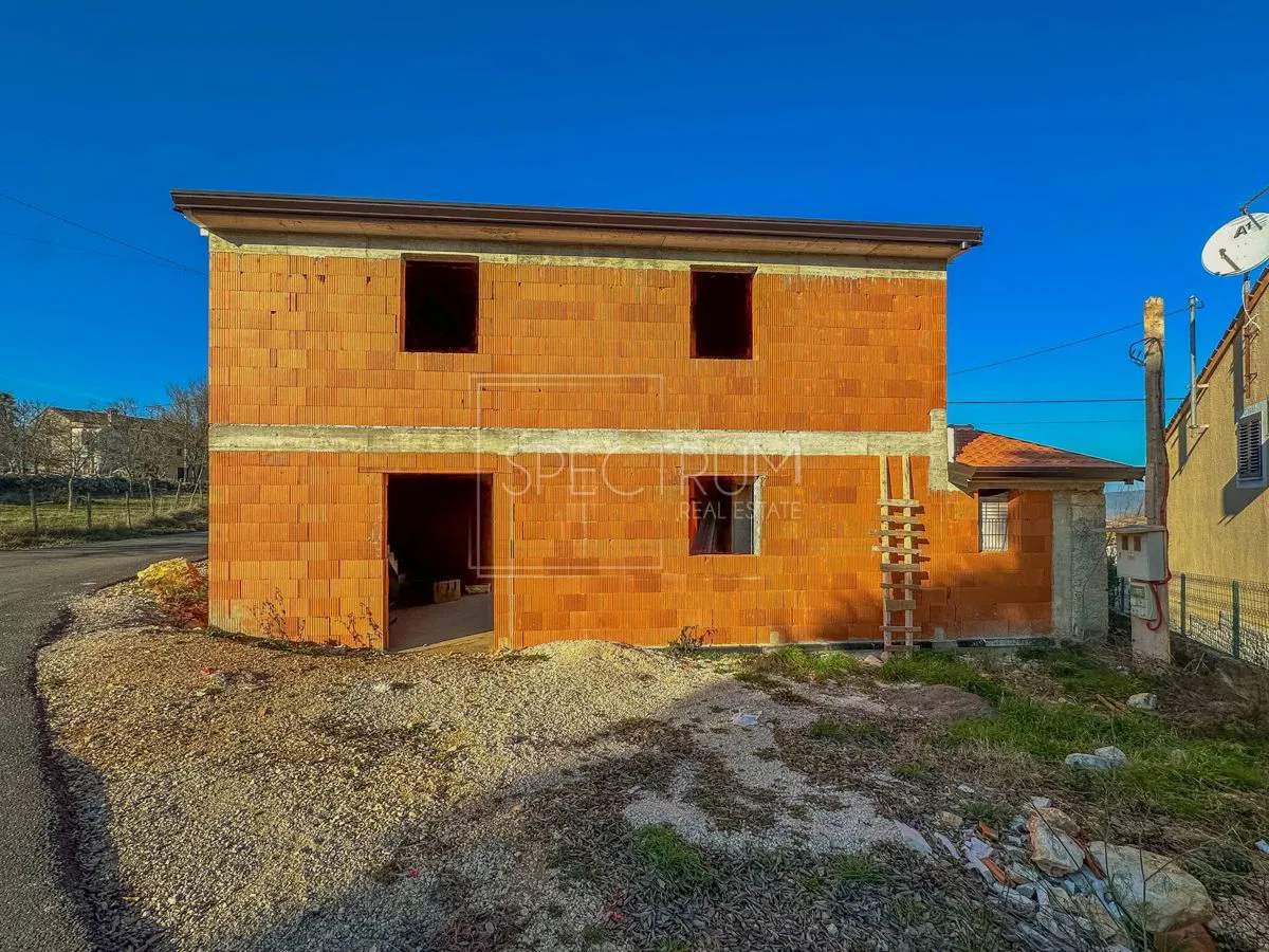 Karojba okolica, samostojeća kuća na mirnoj lokaciji