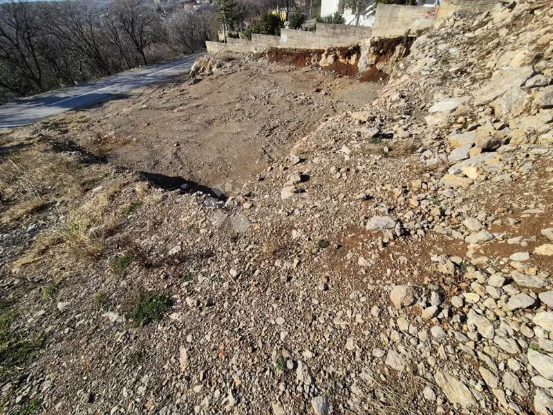 GRAĐEVINSKI TEREN 371m2-DONJI ZAGON