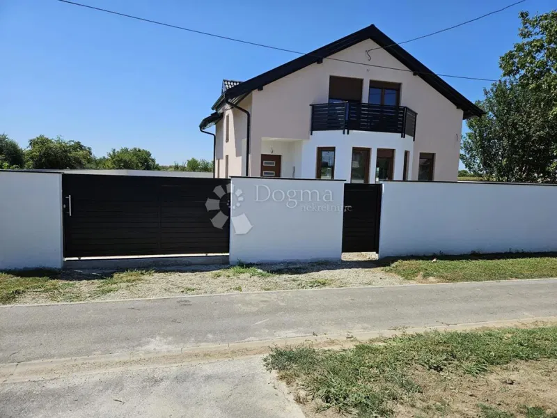 House Sarvaš, Osijek - Okolica, 200m2 – 2