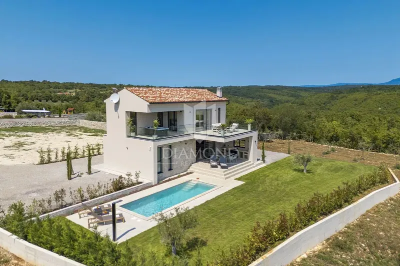 BEAUTIFUL MODERN HOUSE WITH PANORAMIC VIEWS – 2