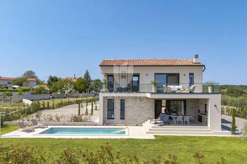BEAUTIFUL MODERN HOUSE WITH PANORAMIC VIEWS – 3