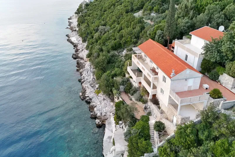 Villa in prima fila mare – 2