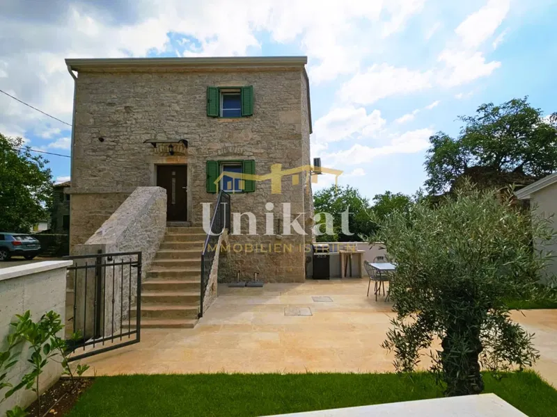 Casa in pietra ristrutturata con piscina e casetta benessere – 3