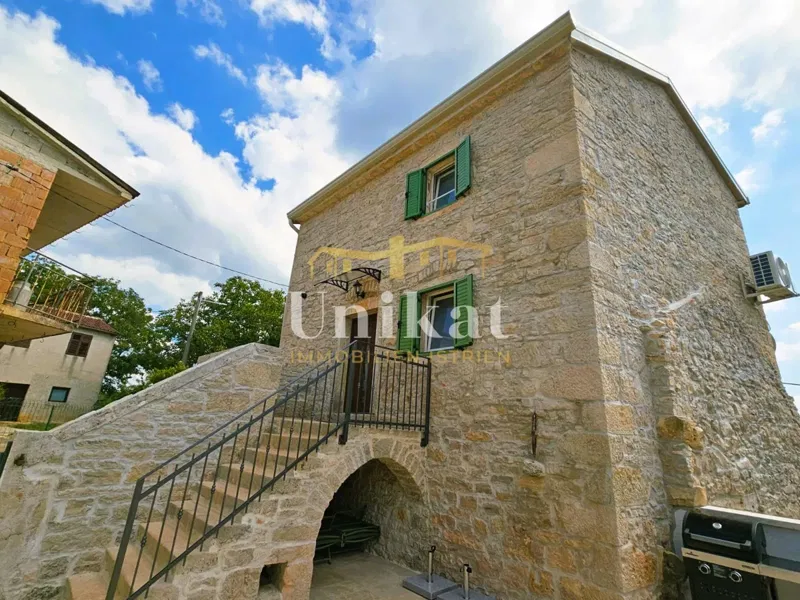 Casa in pietra ristrutturata con piscina e casetta benessere – 2