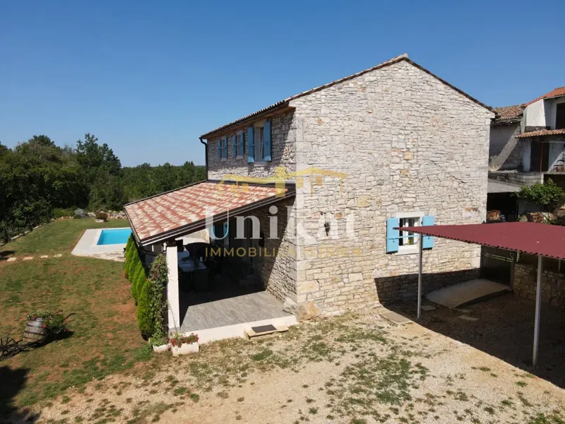 Tenuta con casa in pietra ristrutturata, giardino e piscina – 3