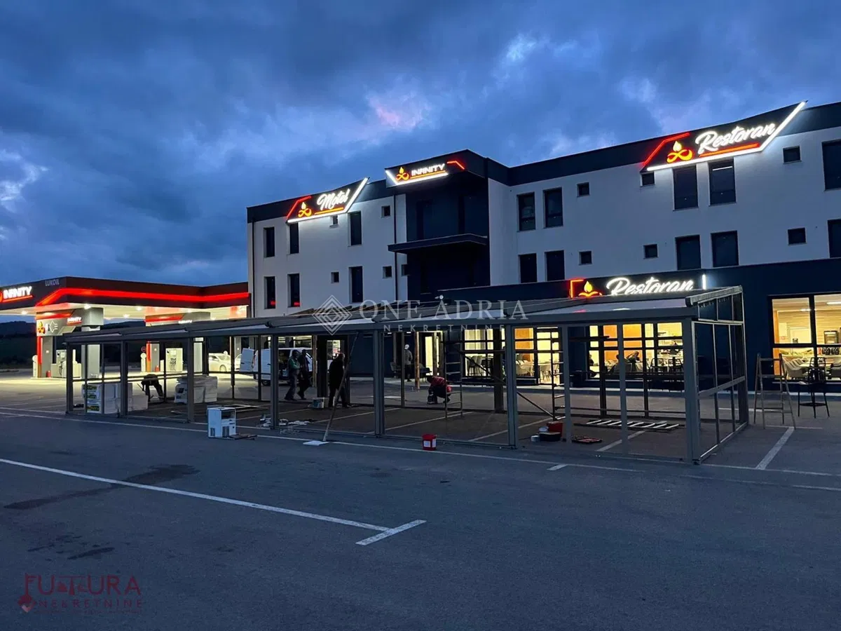 UDBINA HOTEL S RESTORANOM I PUMPA