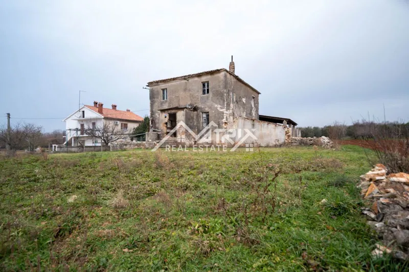 Pula okolica, kamena kuća za adaptaciju na mirnoj lokaciji – 3