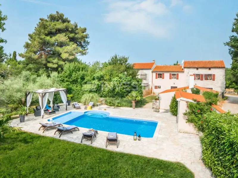 Vodnjan area, Istrian stone house with a swimming pool and summer kitchen – 2