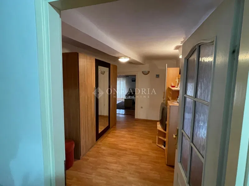 PRVI RED DO MORA, KROVNA TERASA! – 2