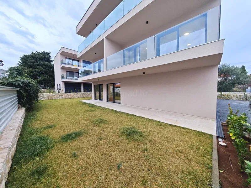 Grad Krk, modern apartment with garden and garage in the city center! – 2