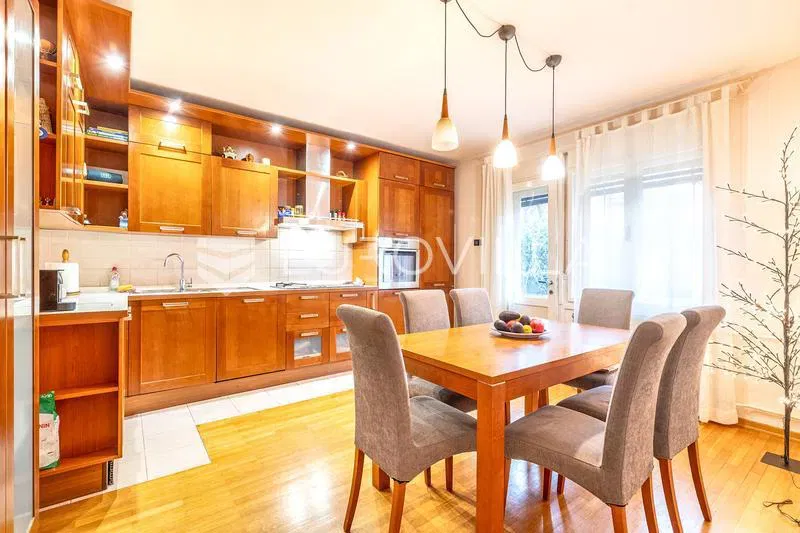 Zagreb, Lašćina, three-storey house with yard, garden and garage, 307 m² – 2