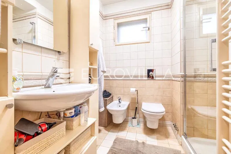 Zagreb, Lašćina, three-storey house with yard, garden and garage, 307 m² – 3