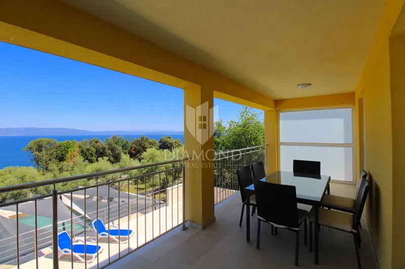 Casa con appartamenti e piscina nella zona di Rabac – 3